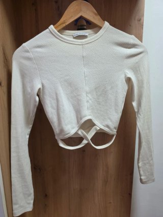 Camiseta blanca manga larga con cut-out