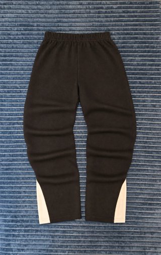 Pantalón negro y blanco flared hombre