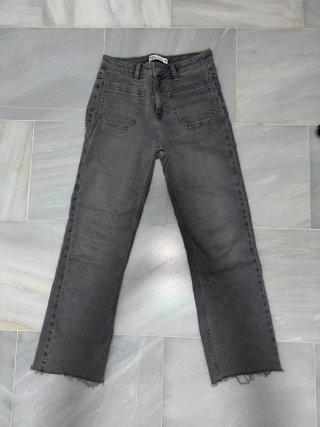 Pantalón vaquero gris