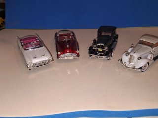 Lote 4 Coches Época Road Signature 1:32