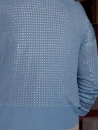 Jersey azul con brillantitos plateados