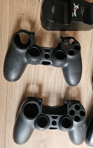 Pack PS4 Slim 1TB + 2 Mandos + Base Carga + Fundas