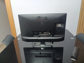 Monitor LG + Apple TV Negro