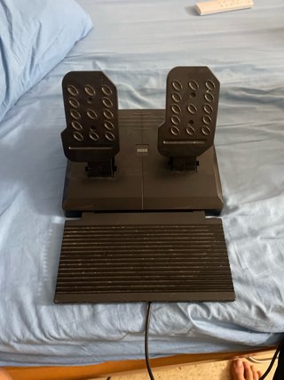 Volante Logitech PS4/PS5 con Pedales