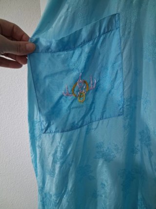 Kimono Azul con Dragón Bordado
