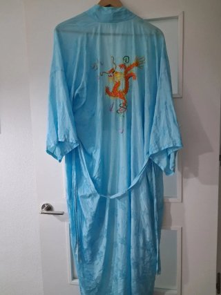 Kimono Azul con Dragón Bordado