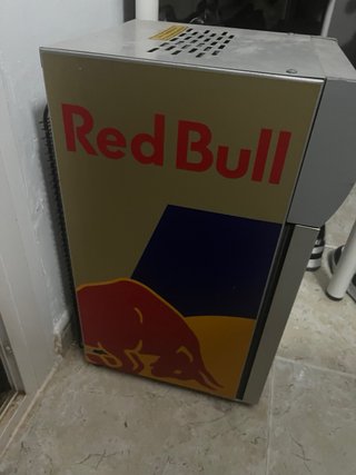 Mini Nevera Red Bull