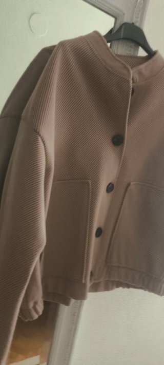Cazadora corta beige