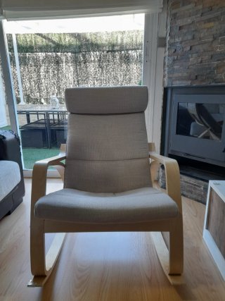 Mecedora de madera Ikea