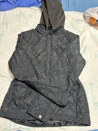 Abrigo acolchado con capucha desmontable