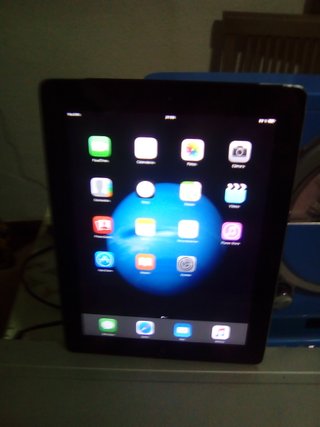 Lote Electrónica: VHS, Tablet, Radio, Proyector