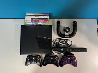 Xbox 360 + Kinect + 3 mandos + volante + 5 juegos