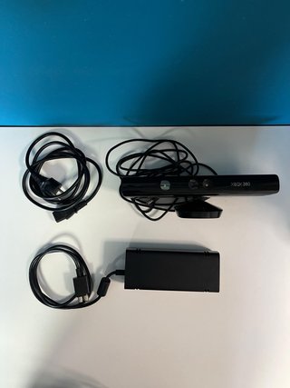 Xbox 360 + Kinect + 3 mandos + volante + 5 juegos