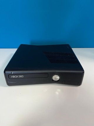 Xbox 360 + Kinect + 3 mandos + volante + 5 juegos