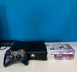Xbox 360 + Kinect + 3 mandos + volante + 5 juegos