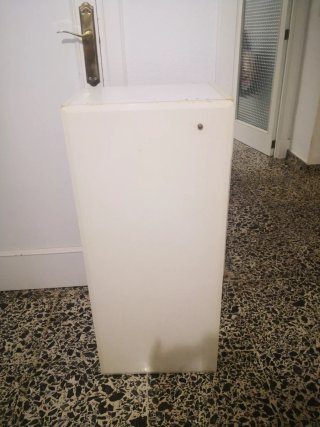 Mueble armario auxiliar blanco con puerta y baldas