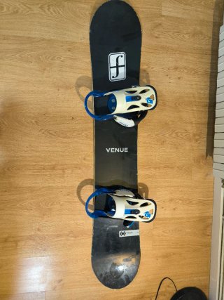 Tabla Snowboard Venue Venture 157 con fijaciones.
