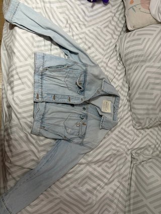 Chaqueta vaquera corta Stradivarius
