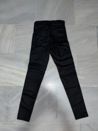 Pantalón efecto piel negro