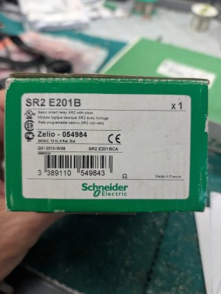 Schneider SR2 E201B Zelio Módulo Lógico