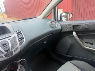 Ford Fiesta 2010 solo 140.000 km UNICO DUEÑO 74€/M