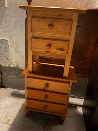 2 Mesitas de noche madera pino
