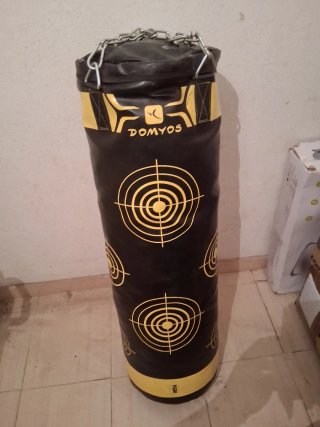 Saco de boxeo Domyos negro y amarillo