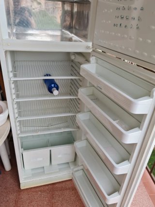 Nevera Indesit blanca