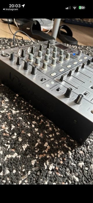Pioneer DJM-700 Plata