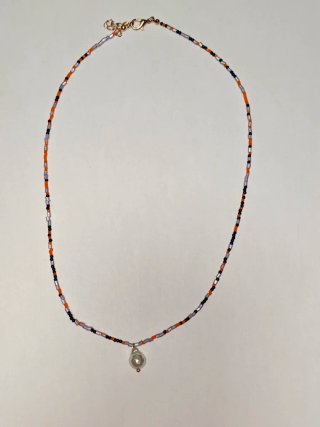 Collar de cuentas con perla