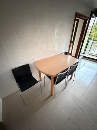 Mesa y 4 Sillas Cocina