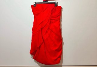 Vestido fiesta palabra de honor rojo