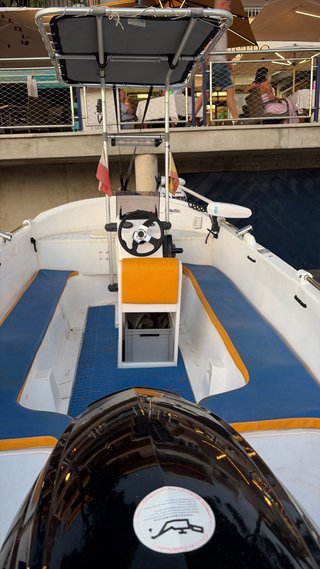 Barco Rígido Blanco y Azul