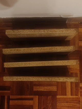4 Baldas estanterías de aglomerado y madera