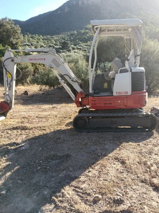 Mini Excavadora Takeuchi TB23R