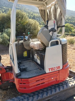 Mini Excavadora Takeuchi TB23R