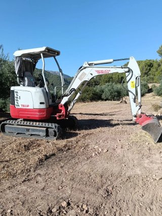 Mini Excavadora Takeuchi TB23R
