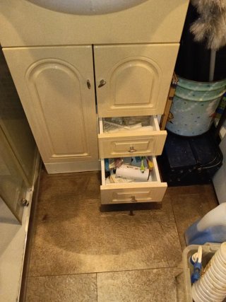 Mueble de baño con lavabo de cerámica