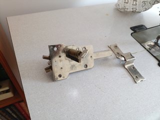 ,Se puede cerrar la puerta empujando normal