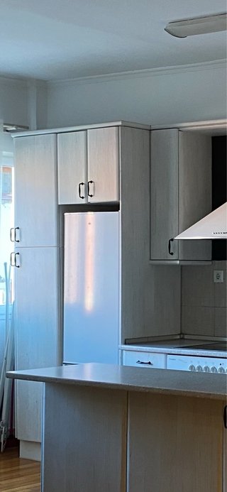 Cocina completa muebles y electrodomésticos.