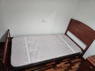 Cabecero de madera con somier 90