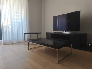 Mueble tv + Mesa comedor y 4 sillas + 2 mesas auxi