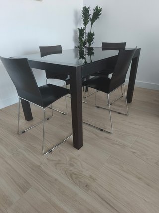Mueble tv + Mesa comedor y 4 sillas + 2 mesas auxi