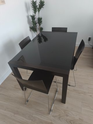 Mueble tv + Mesa comedor y 4 sillas + 2 mesas auxi