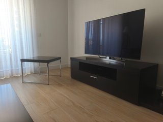 Mueble tv + Mesa comedor y 4 sillas + 2 mesas auxi