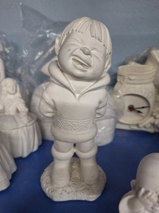 Figura niño escayola