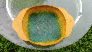 Cesta mimbre y madera decorada