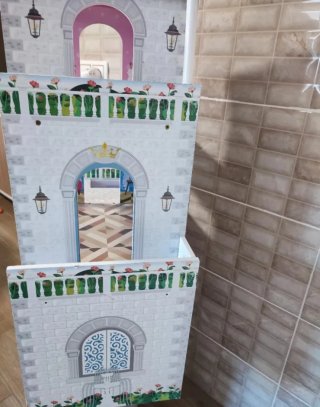 Casita de muñecas de madera