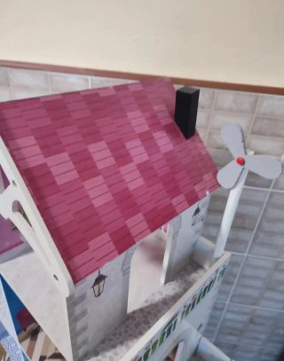 Casita de muñecas de madera