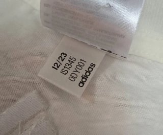 Camiseta Adidas Essentials M. Crema/Vainilla NUEVA